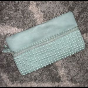 Aldo clutch